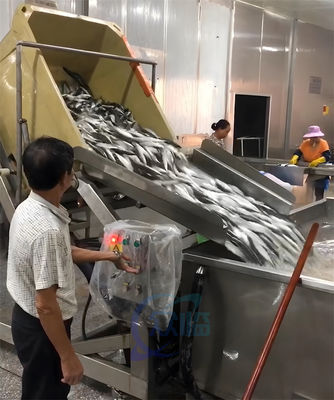 Seafood Shrimp Processing Thermal Insulation Plastic Bucket Lifting Platform Pouring Machine Shrimp Production Line